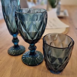 Verres de table Pepoussé couleur bleue, loué par lot de 3 ( eau,vin et champagne)