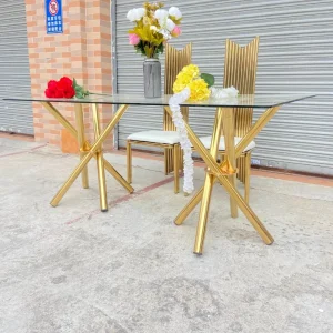 Table d'honneur en verre aux support doré