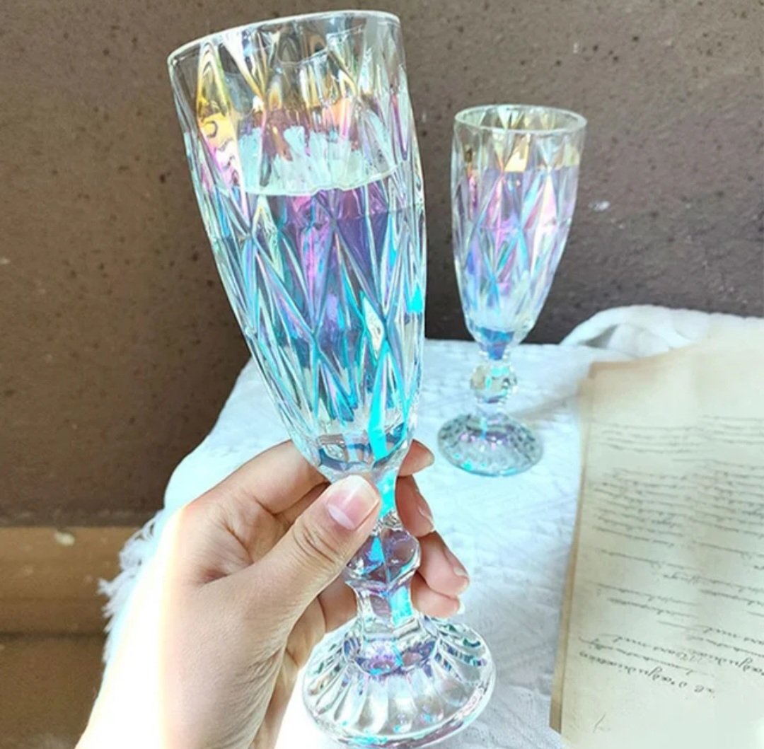 Verres de table Pepoussé Colorful ou encore arc-en-ciel. Loué par lot de 3 ( eau, vin et champagne)