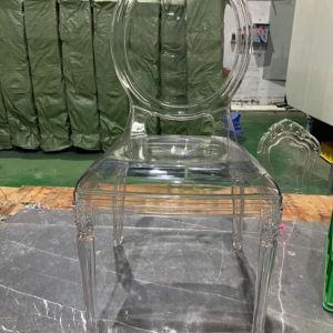 Chaises en acrylique transparent dos arrondis